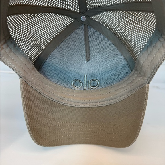 ALO Yoga District Trucker Hat - Picture 5 of 6
